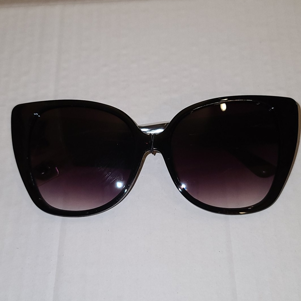 NWT** Cat eye SUNGLASSES with Gold trim - Picture 4 of 5
